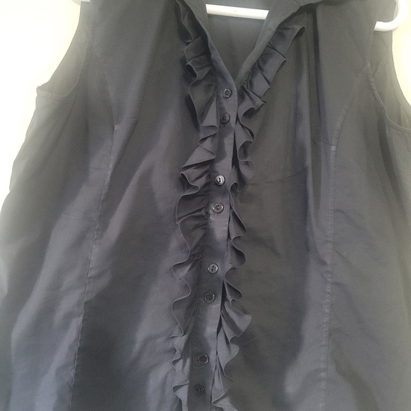 Ravel Sleeveless Blouse with Flower Ruffle black in Size XL/TG - Picture 5 of 11